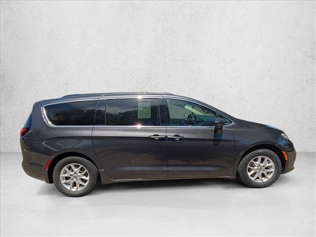 Used 2022 Chrysler Pacifica Touring-L FWD image 4