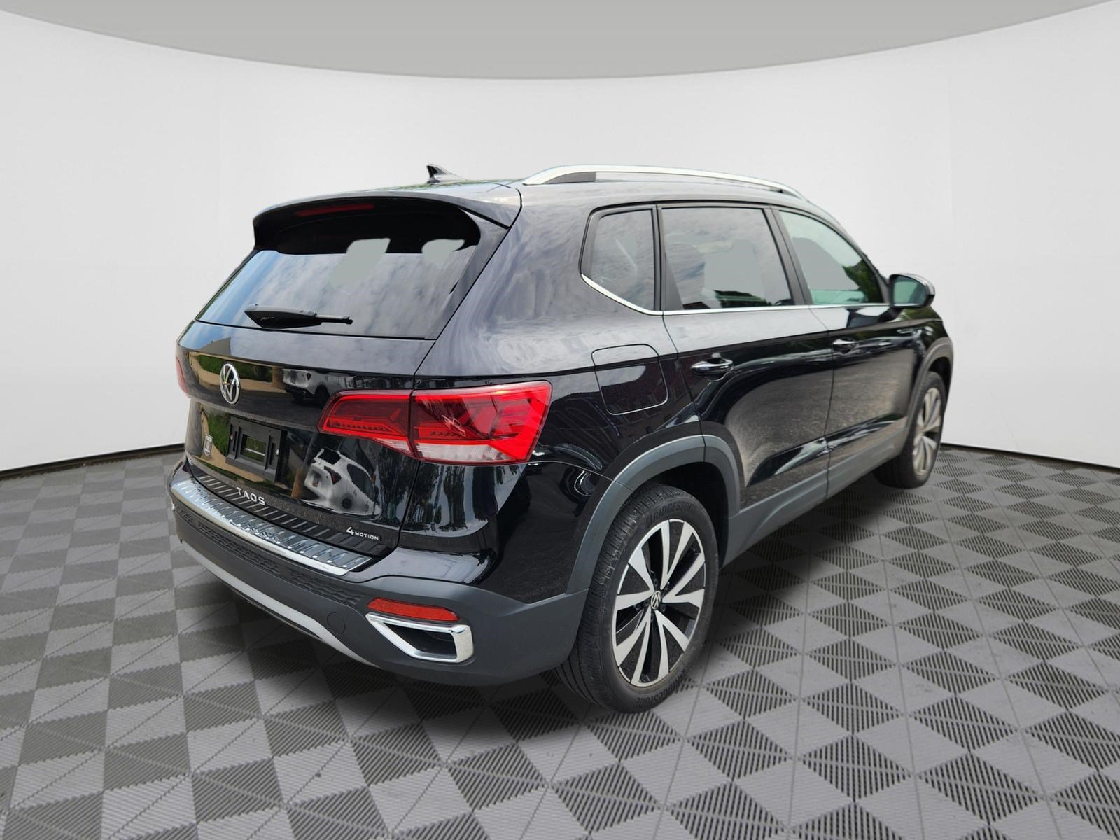 Used 2023 Volkswagen Taos SE AWD/4WD image 4