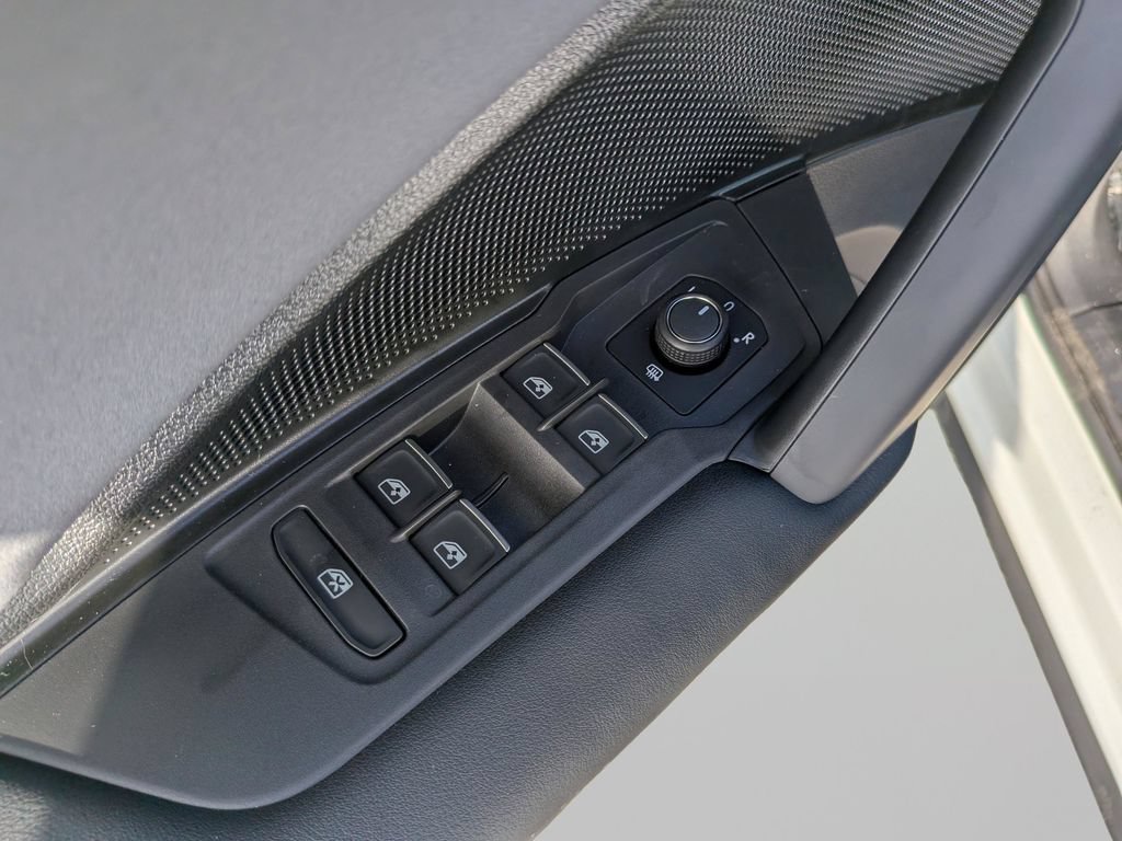 New 2026 Volkswagen Tiguan SE R-Line FWD image 14