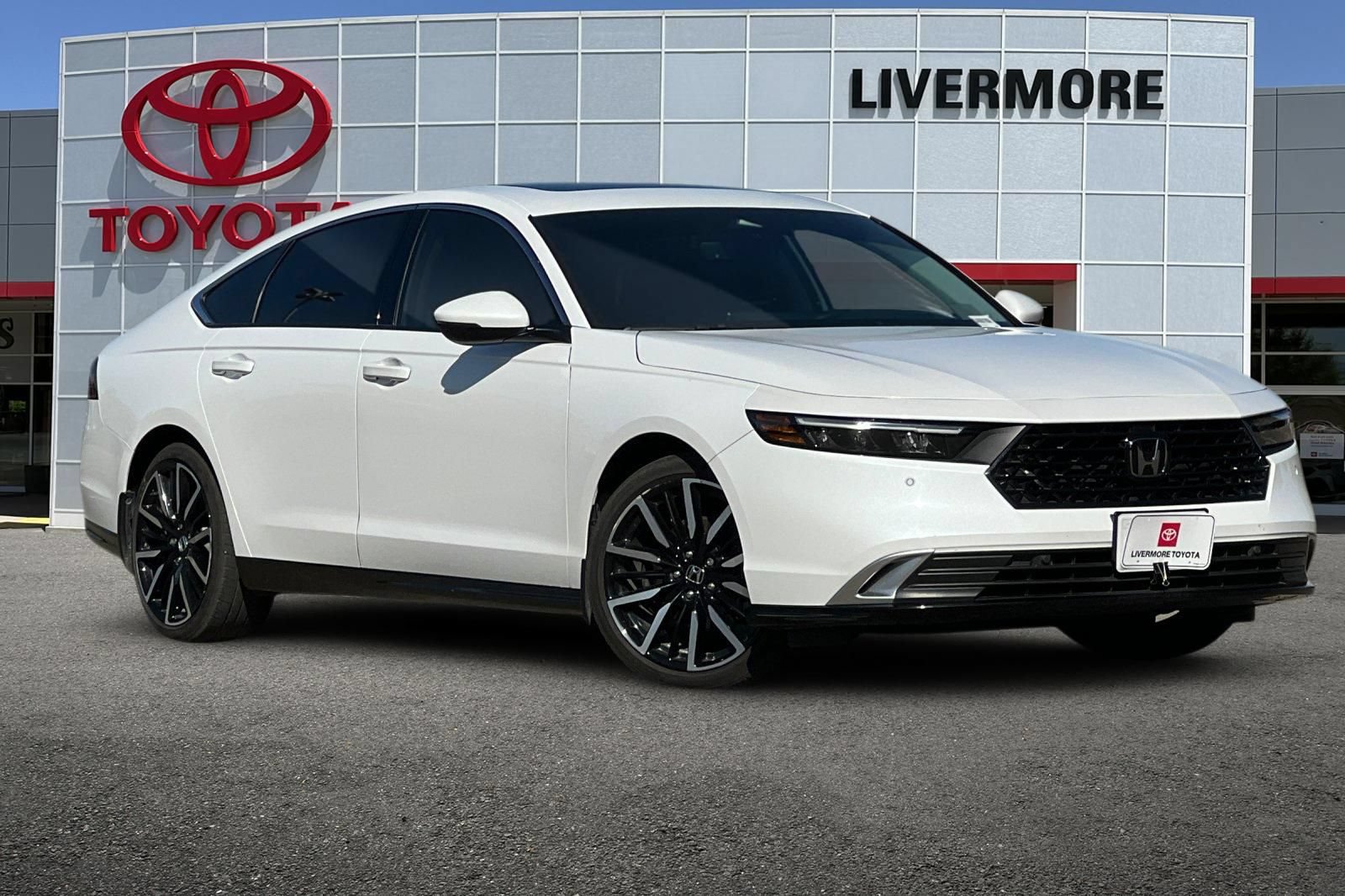 Used 2025 Honda Accord Touring image 2