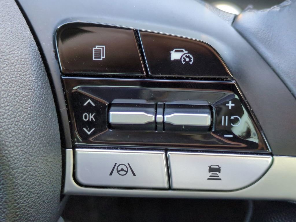 Certified 2025 Hyundai Elantra SEL image 26