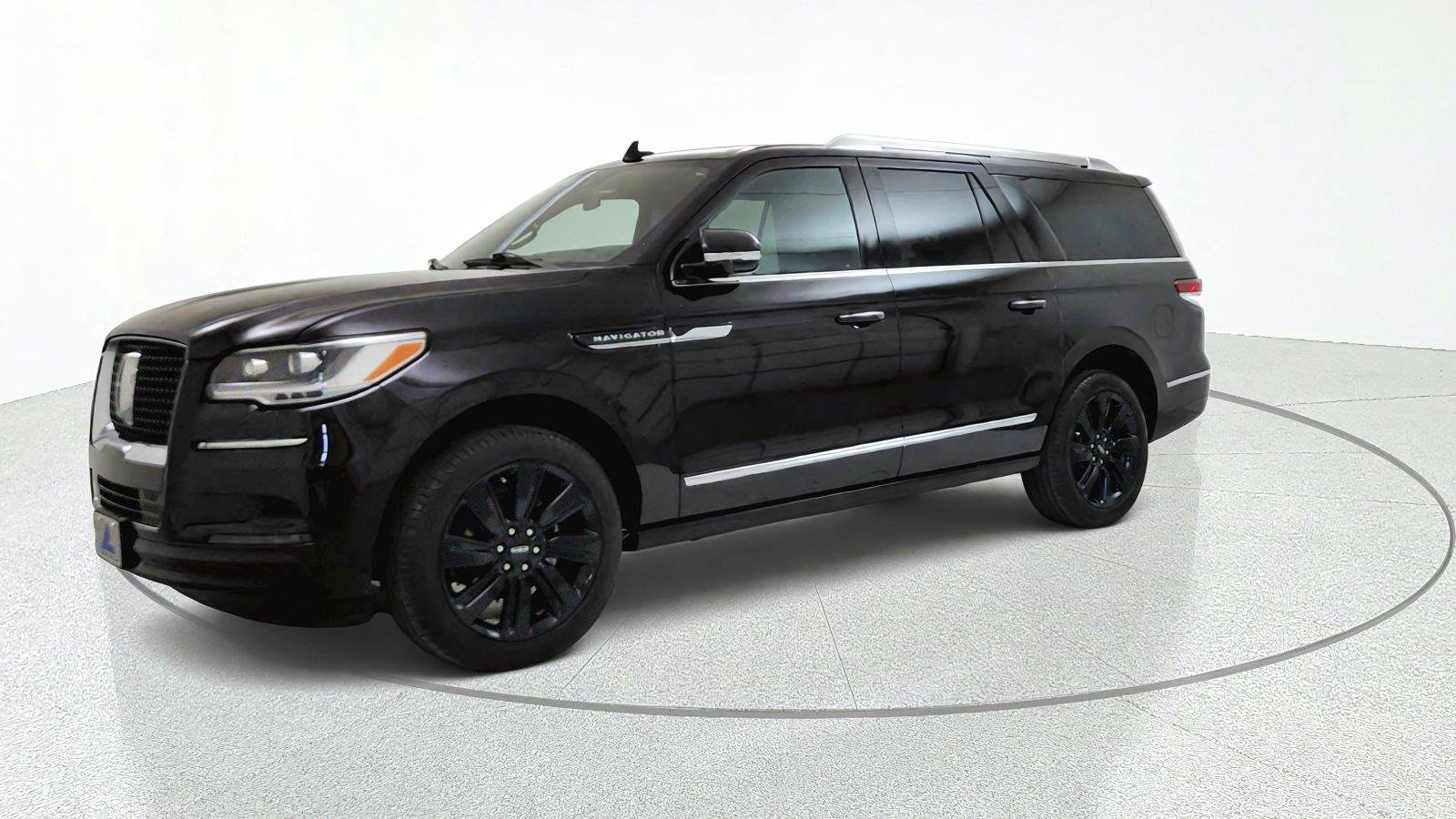 Used 2024 Lincoln Navigator L Reserve AWD/4WD image 3