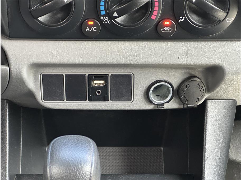 Used 2015 Toyota Tacoma 4x4 Access Cab V6 w/ Convenience Package image 23