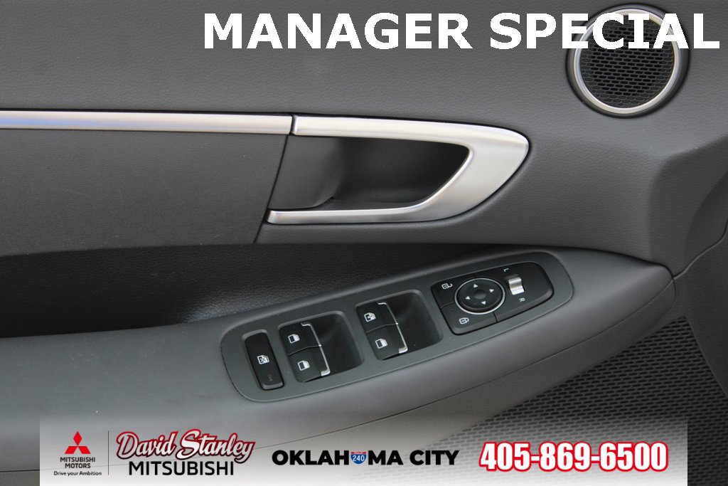 Used 2022 Hyundai Sonata SE w/ Preferred Accessory Package image 12