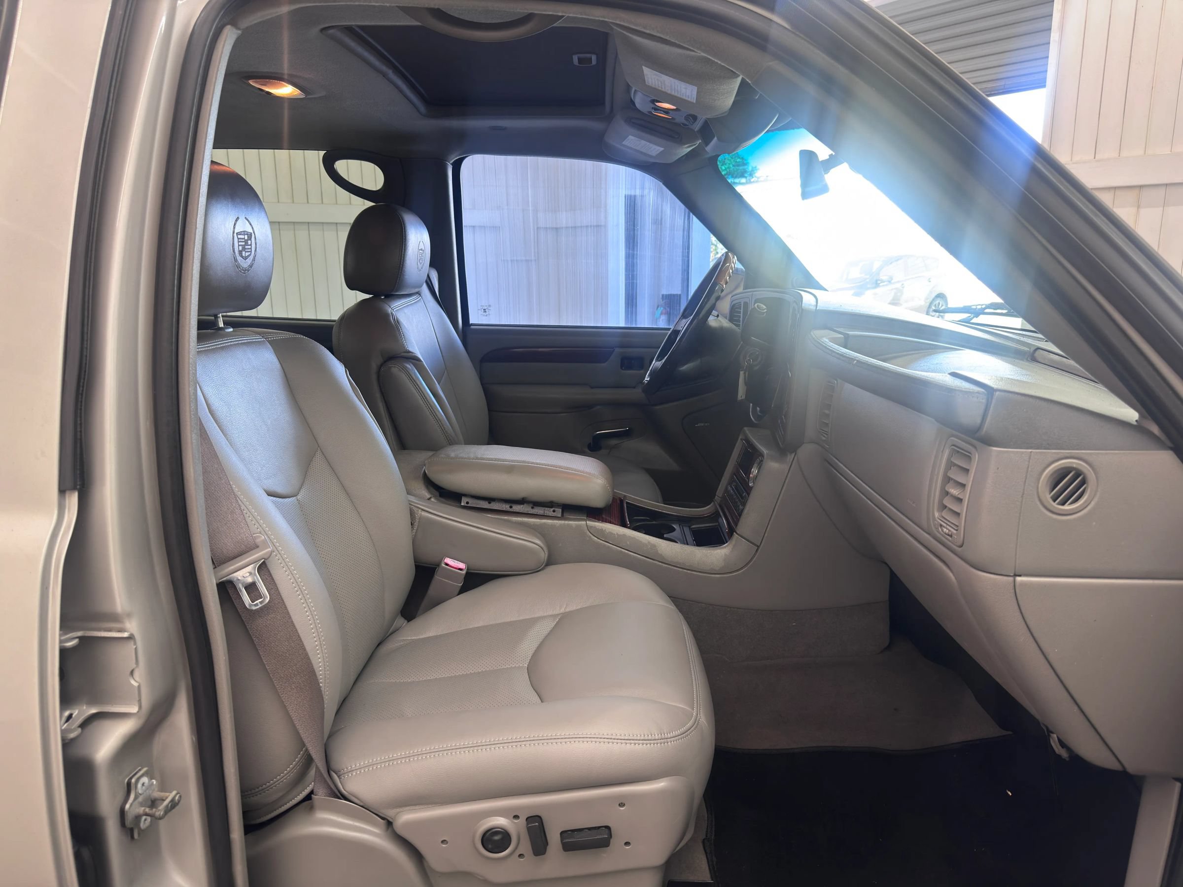 Used 2004 Cadillac Escalade EXT AWD/4WD image 10
