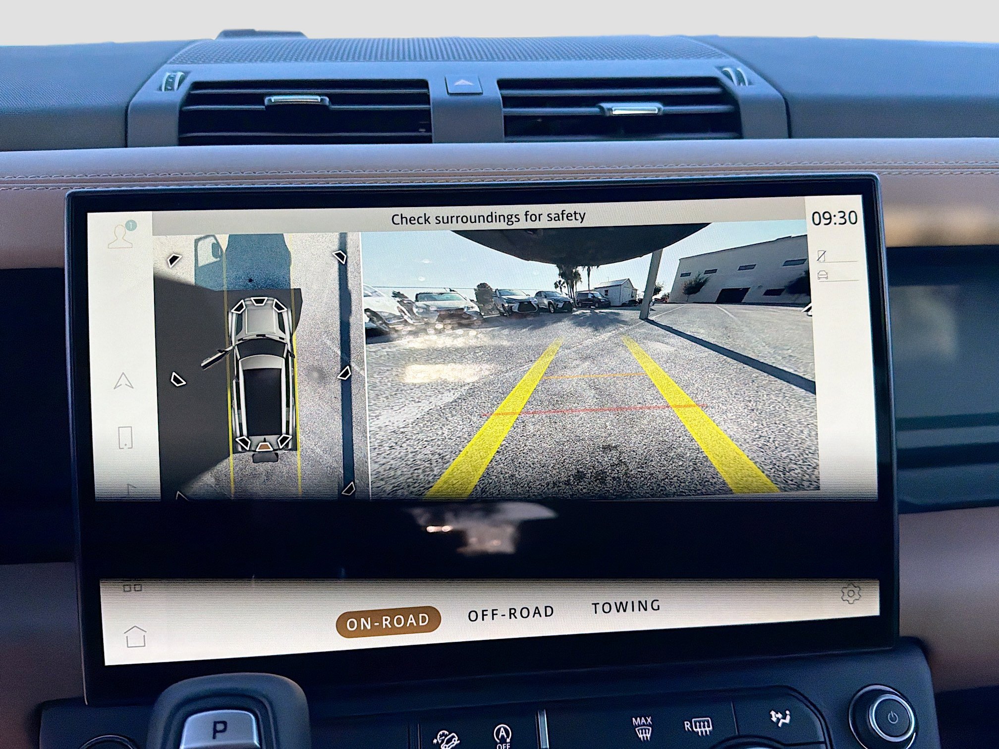 New 2026 Land Rover Defender 130 X-Dynamic SE image 34