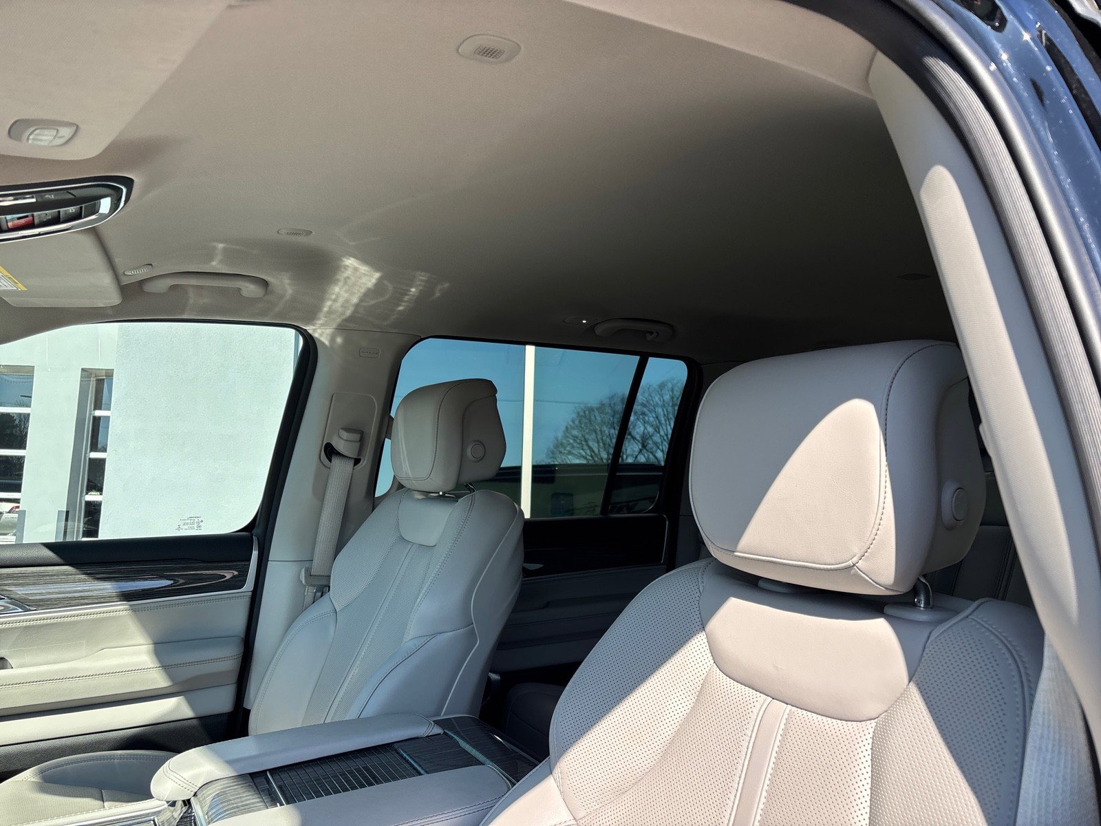 Used 2022 Jeep Wagoneer Series III w/ Flexible Seating Group image 15