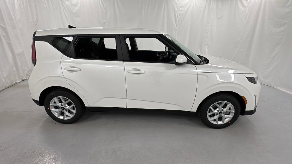 New 2025 Kia Soul LX image 2