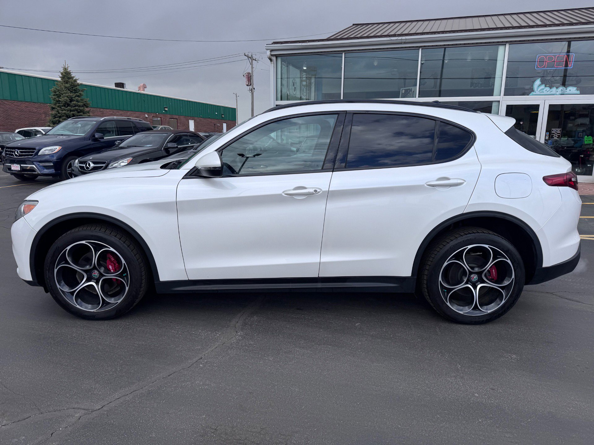 Used 2019 Alfa Romeo Stelvio Ti Sport w/ Quick Order Package 22S Sport AWD/4WD image 7