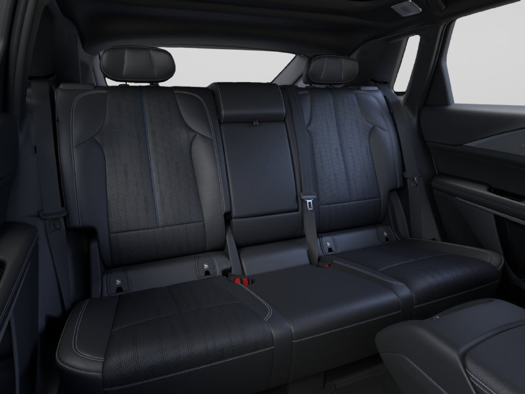 New 2027 Cadillac Lyriq Premium Luxury w/ LPO, Floor Liner Package AWD/4WD image 17