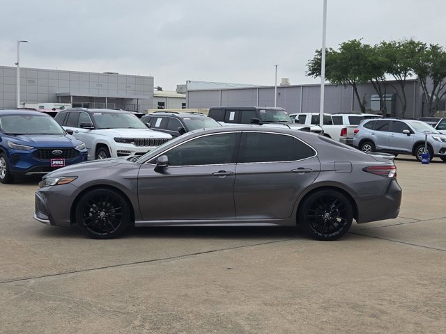 Used 2022 Toyota Camry XSE FWD image 9