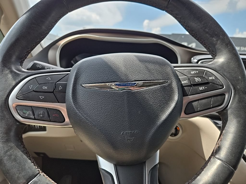 Used 2017 Chrysler Pacifica Touring-L Plus w/ Tire & Wheel Group FWD image 13