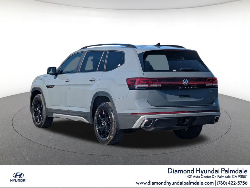 Used 2025 Volkswagen Atlas Peak Edition SE AWD/4WD image 5