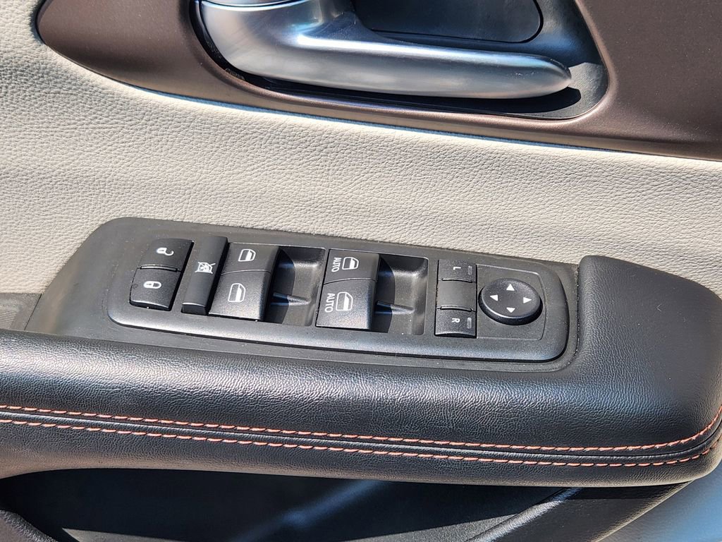 Used 2019 Chrysler Pacifica Touring image 5