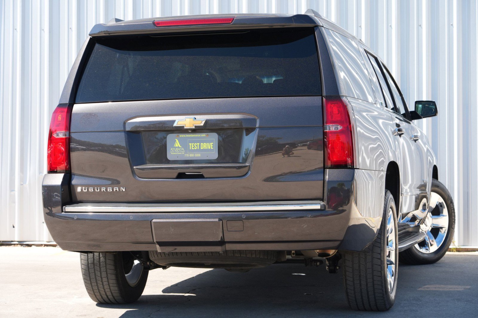 Used 2015 Chevrolet Suburban LTZ RWD image 4