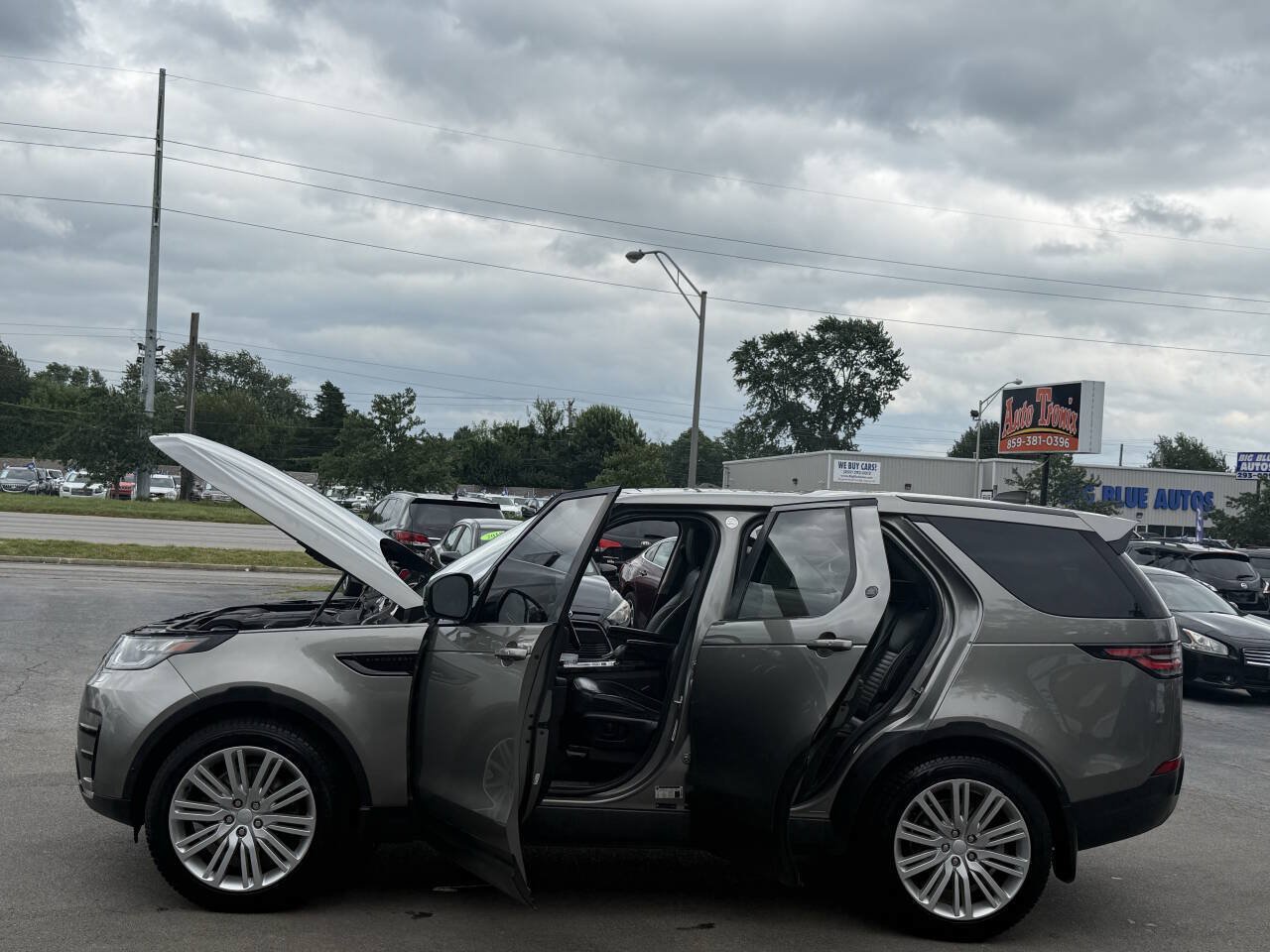 Used 2017 Land Rover Discovery First Edition AWD/4WD image 26
