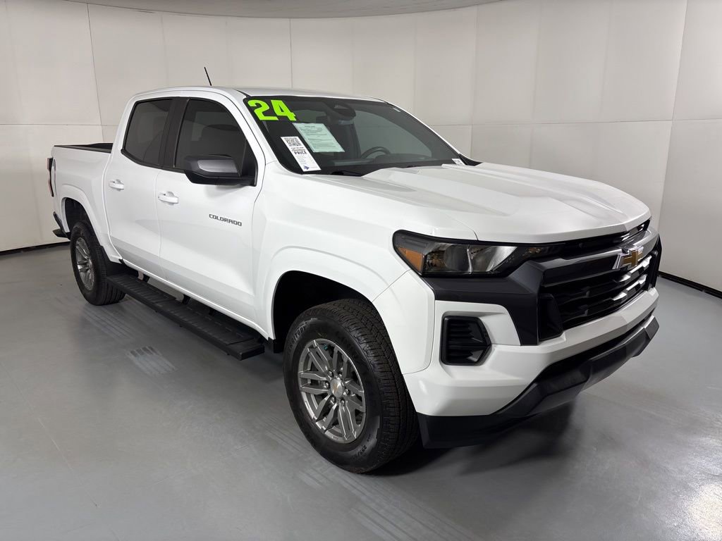 Used 2024 Chevrolet Colorado LT image 2