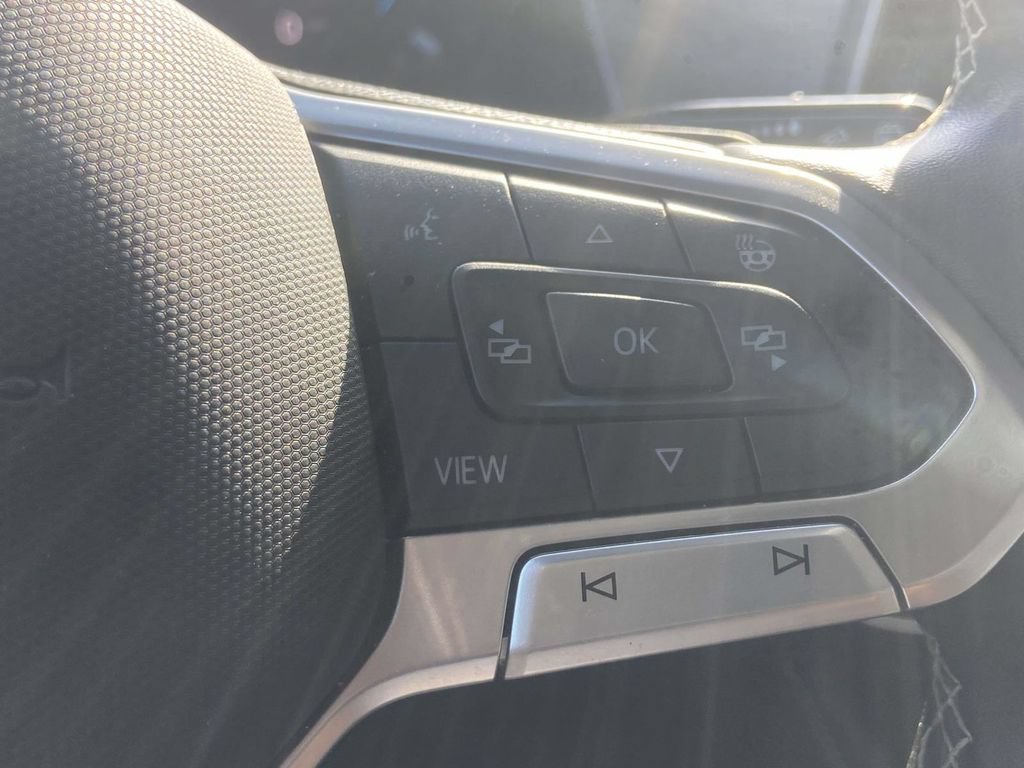 Used 2025 Volkswagen Atlas Cross Sport SE FWD image 25