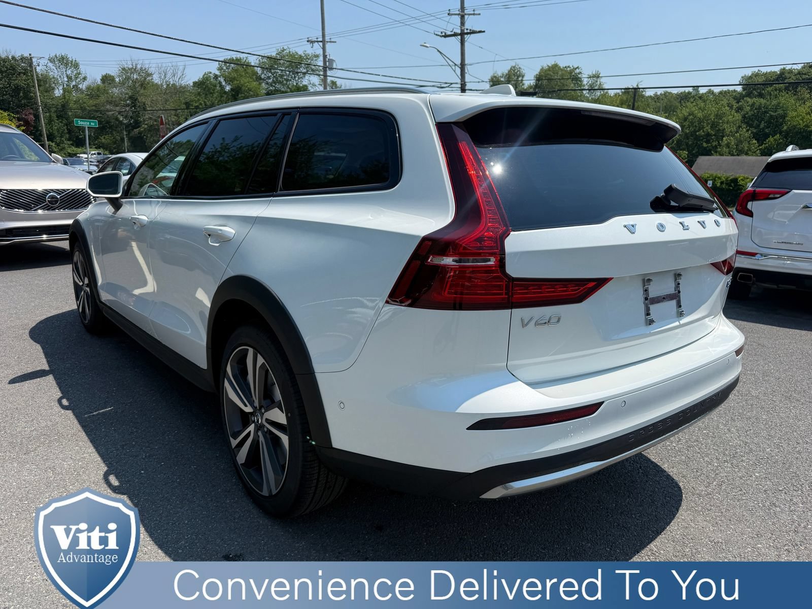 New 2026 Volvo V60 B5 Cross Country Plus w/ Climate Package AWD/4WD image 6