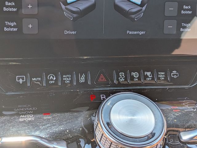 Used 2024 Jeep Grand Wagoneer Series III w/ Rear Seat Video Group 1 AWD/4WD image 14