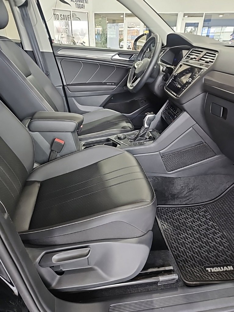 Used 2024 Volkswagen Tiguan SE image 13