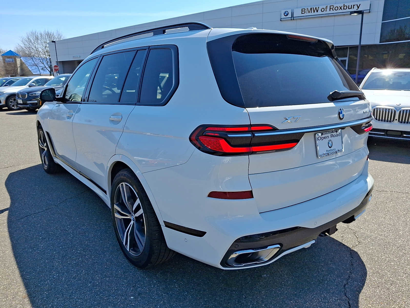 Used 2024 BMW X7 xDrive40i w/ M Sport Package AWD/4WD image 5