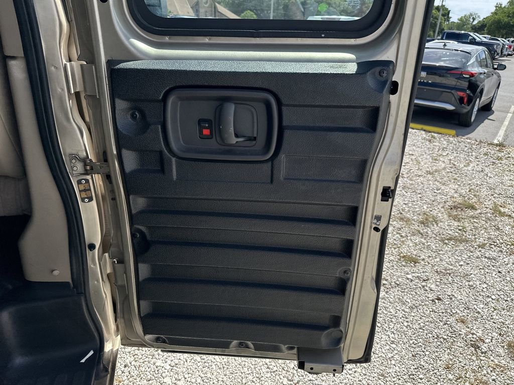 Used 2010 GMC Savana 3500 Extended w/ Chrome Appearance Package RWD image 24