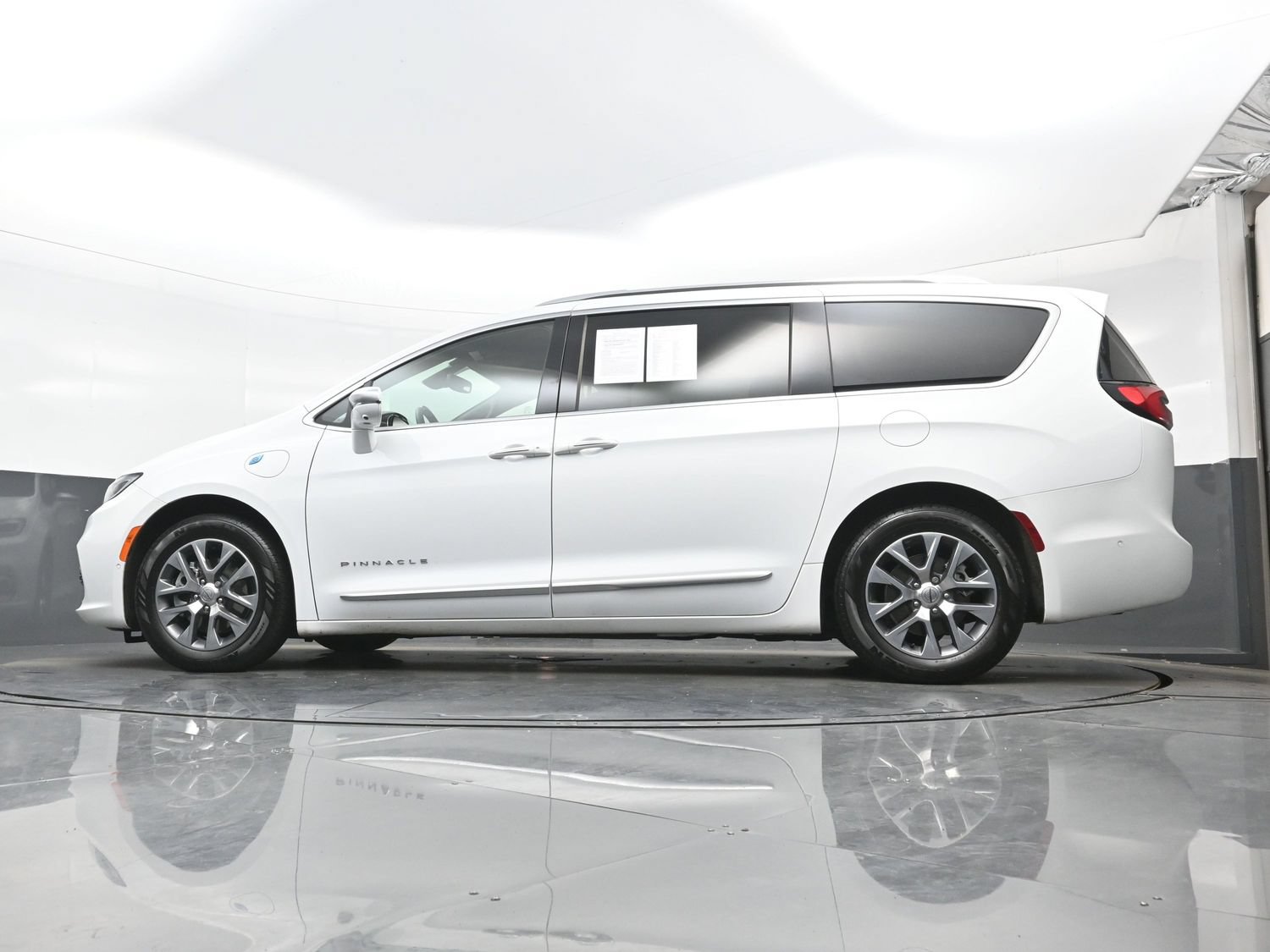 Used 2022 Chrysler Pacifica Pinnacle FWD image 29
