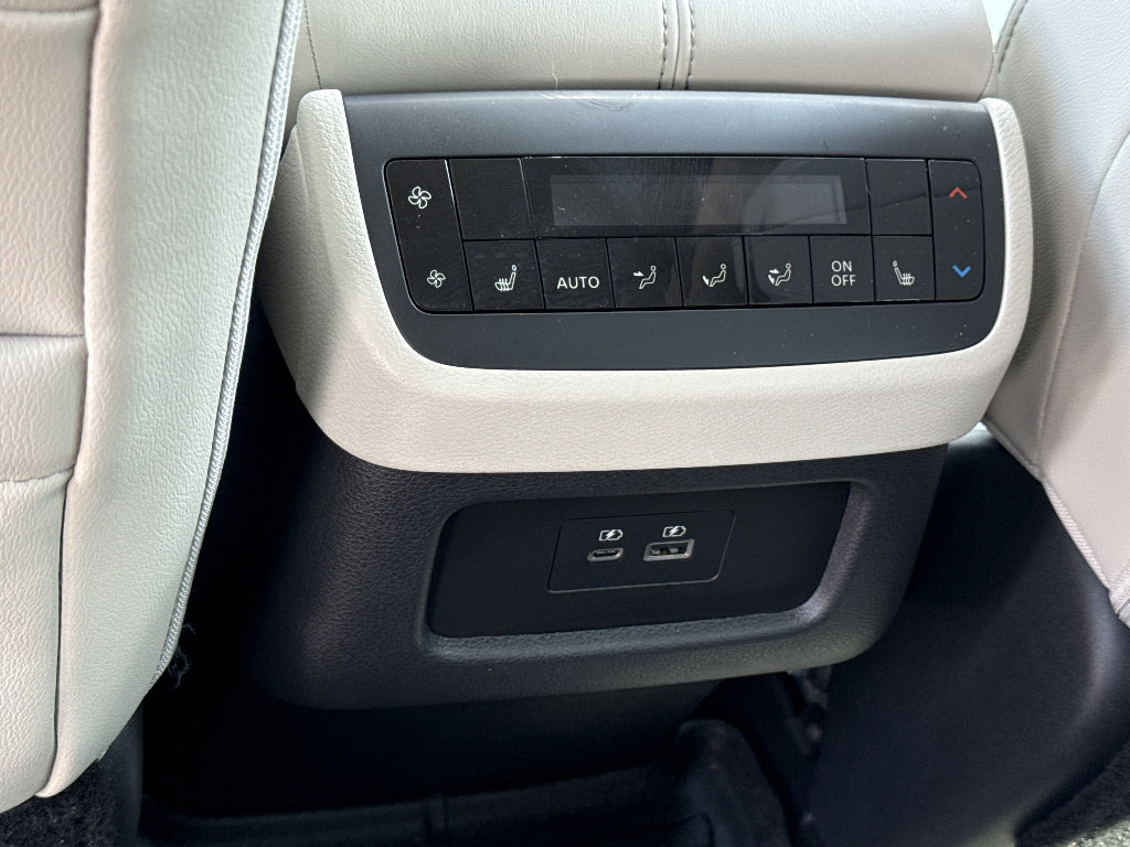 Used 2024 Nissan Pathfinder SL w/ SL Premium Package FWD image 13