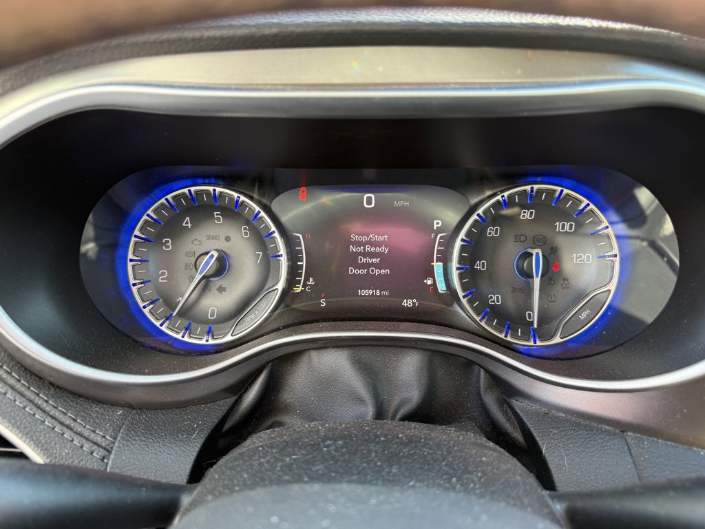 Used 2017 Chrysler Pacifica Limited image 12