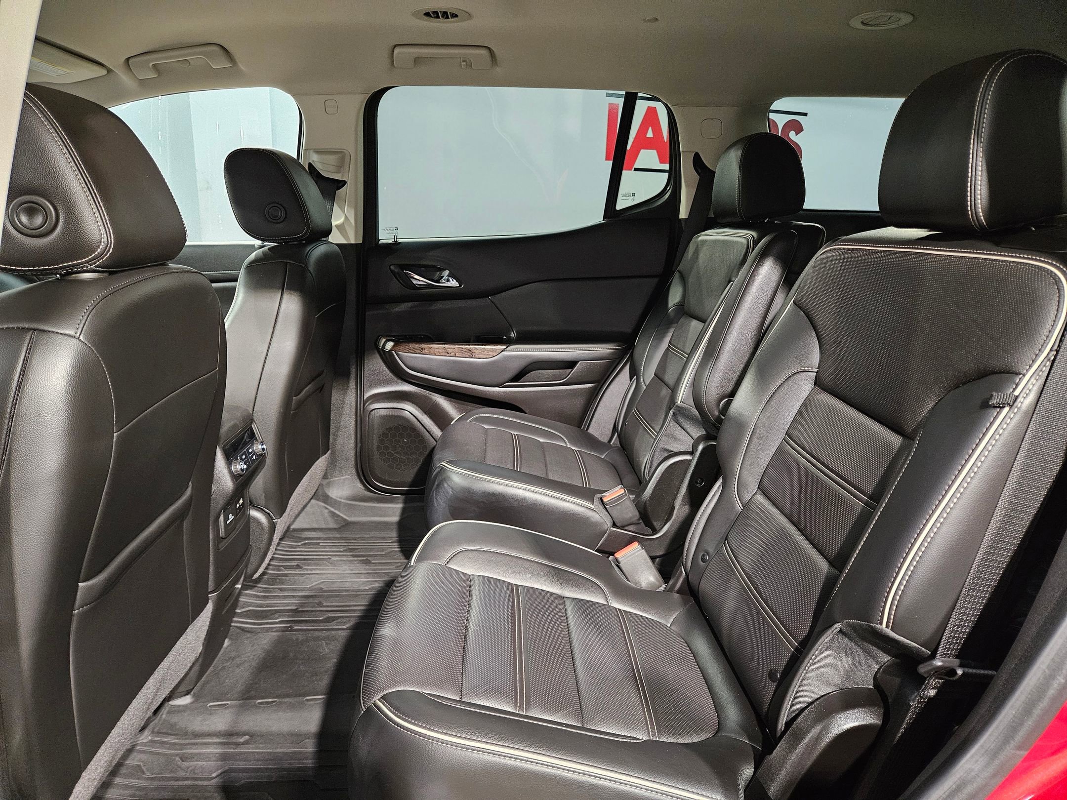 Used 2022 GMC Acadia Denali image 37