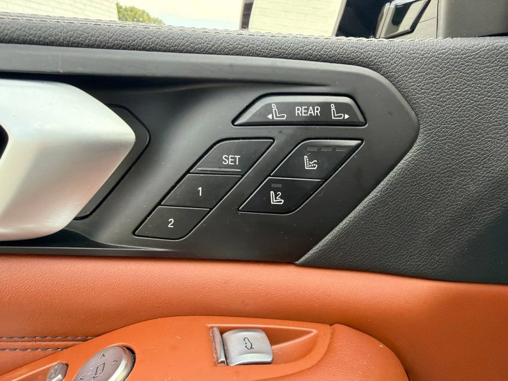 Used 2022 BMW X7 M50i AWD/4WD image 31