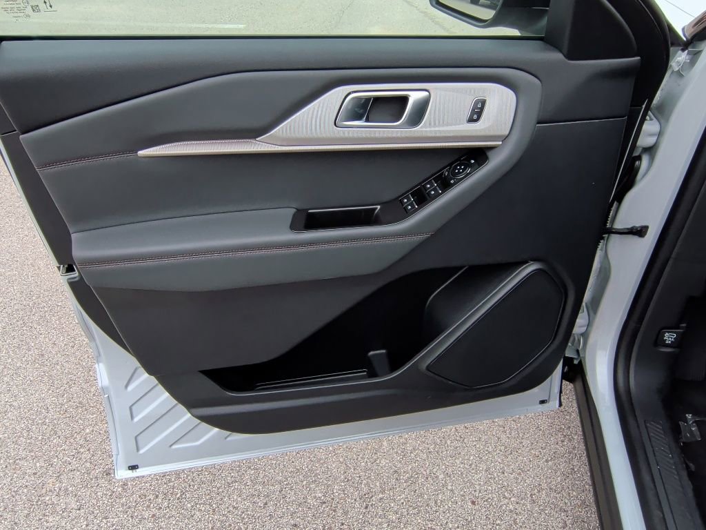 New 2026 Ford Explorer Active RWD image 10