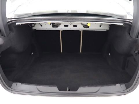 Used 2017 Jaguar XE Premium image 35