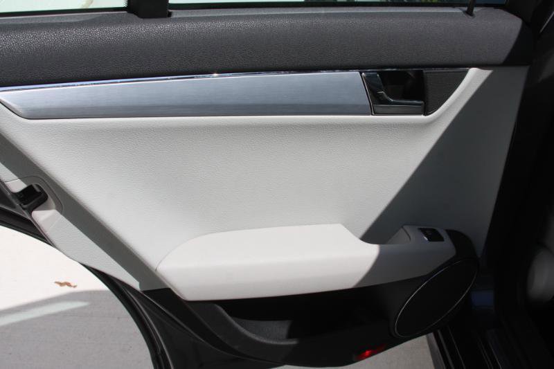 Used 2009 Mercedes-Benz C 300 Sport image 33