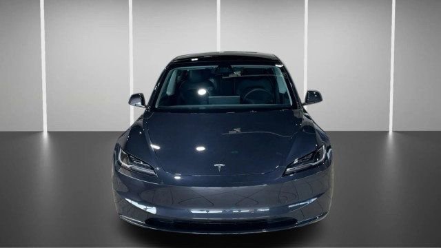 Used 2025 Tesla Model 3 Long Range RWD image 2