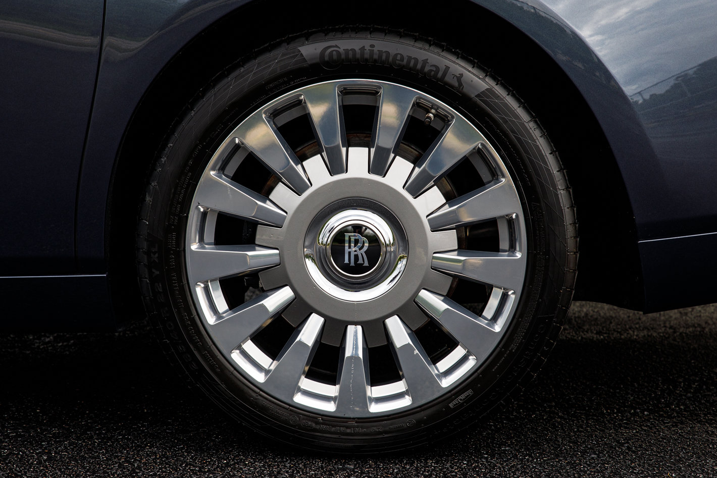 Certified 2020 Rolls-Royce Phantom Sedan RWD image 9