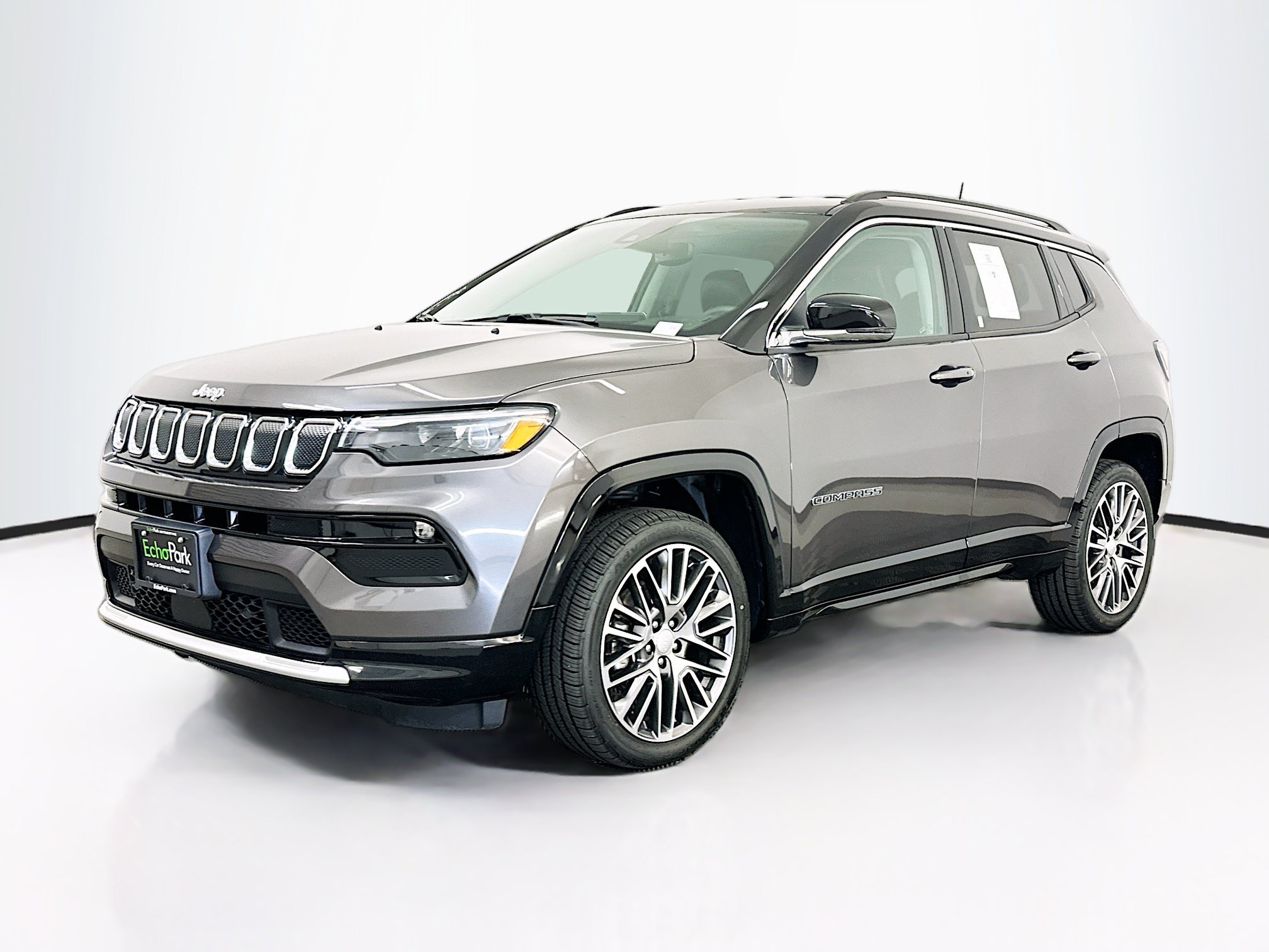 Used 2022 Jeep Compass Limited w/ Elite Group AWD/4WD image 3