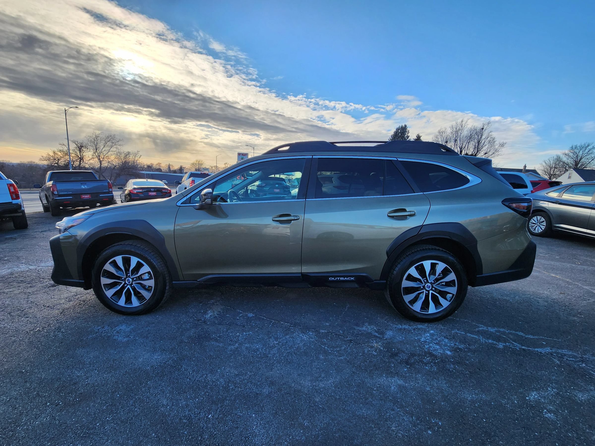 Used 2024 Subaru Outback Limited AWD/4WD image 4