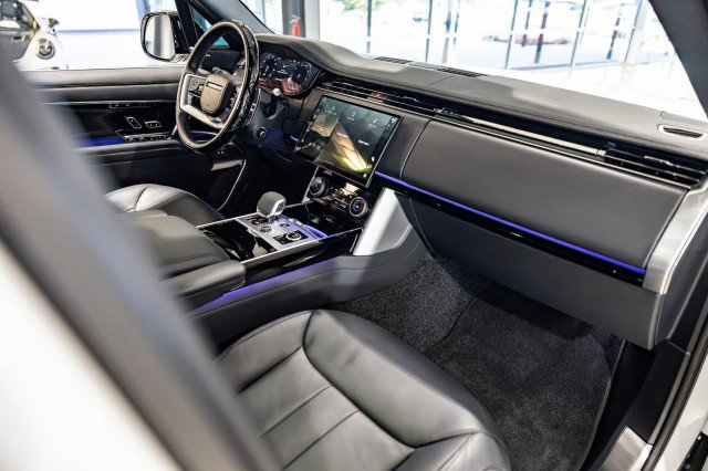 Used 2023 Land Rover Range Rover SE image 28