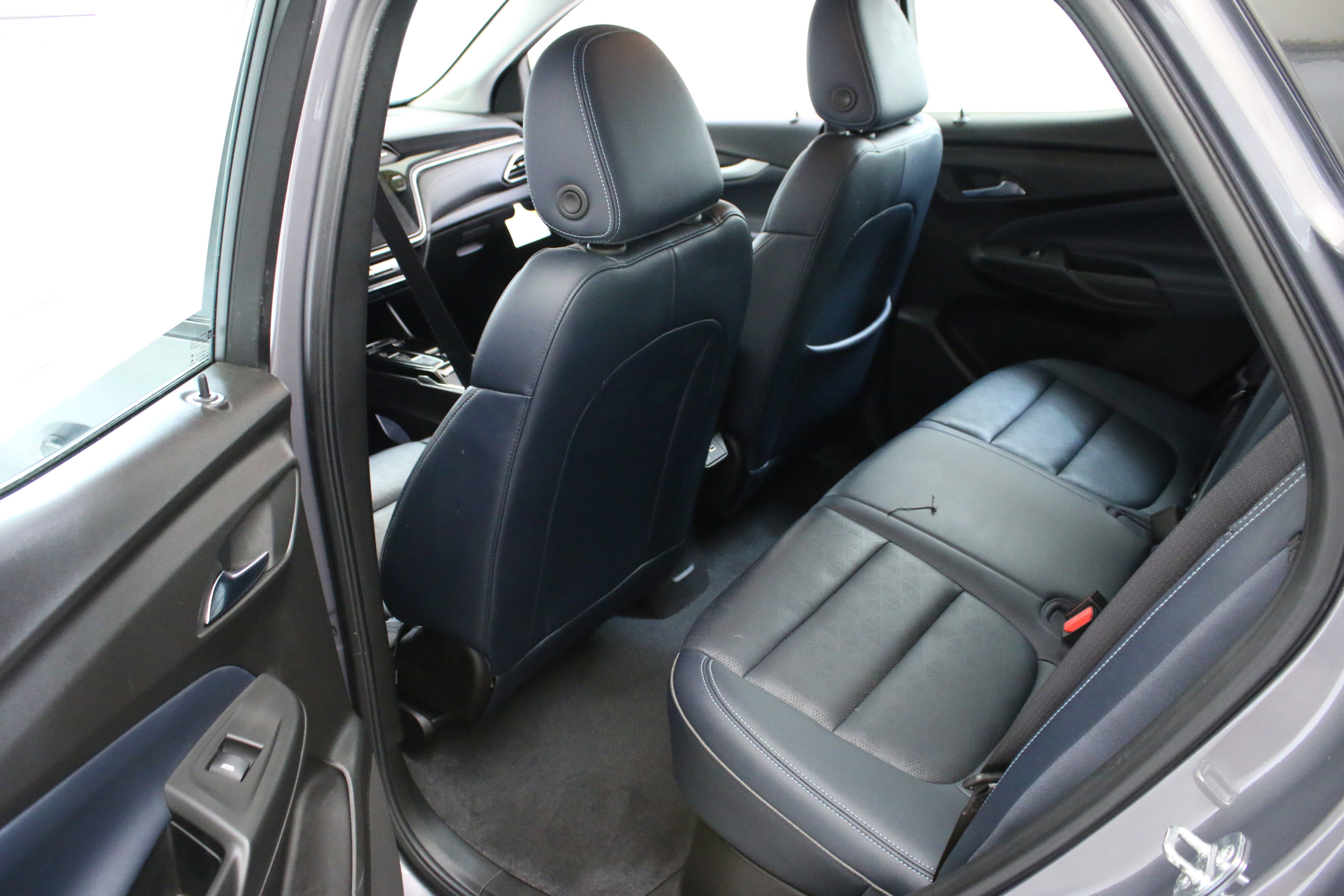 Used 2023 Chevrolet Bolt EUV LT w/ Convenience Package image 30