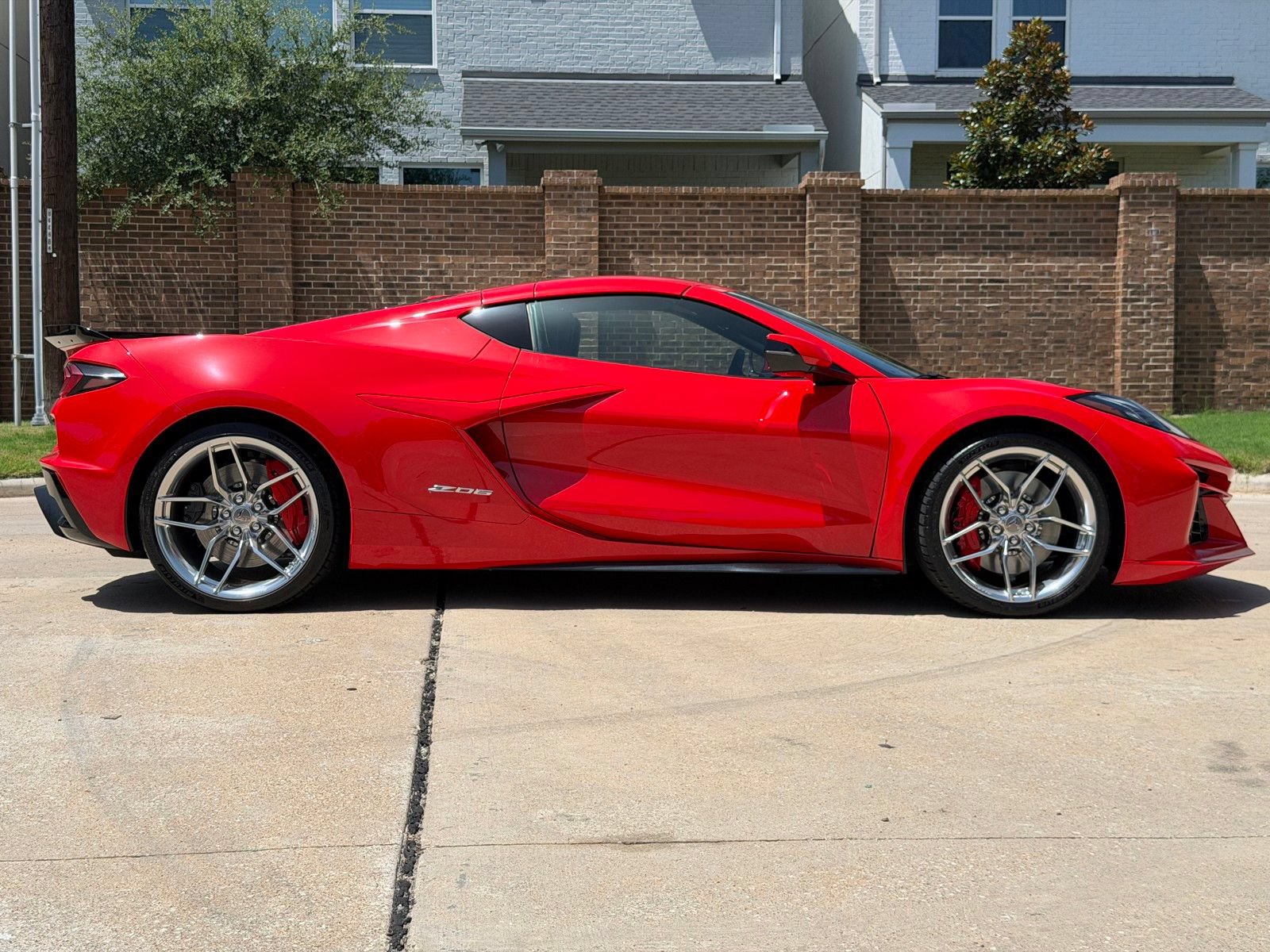 Used 2025 Chevrolet Corvette Z06 w/ Chrome Exterior Badge Package RWD image 9