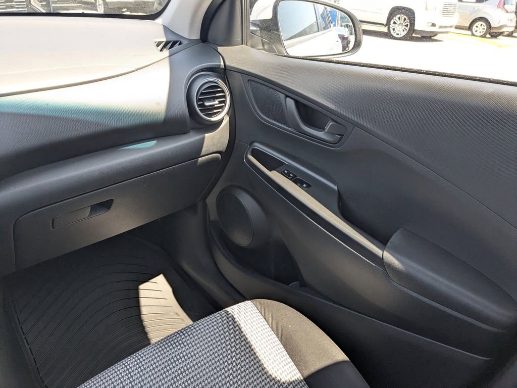 Used 2018 Hyundai Kona SEL FWD image 17