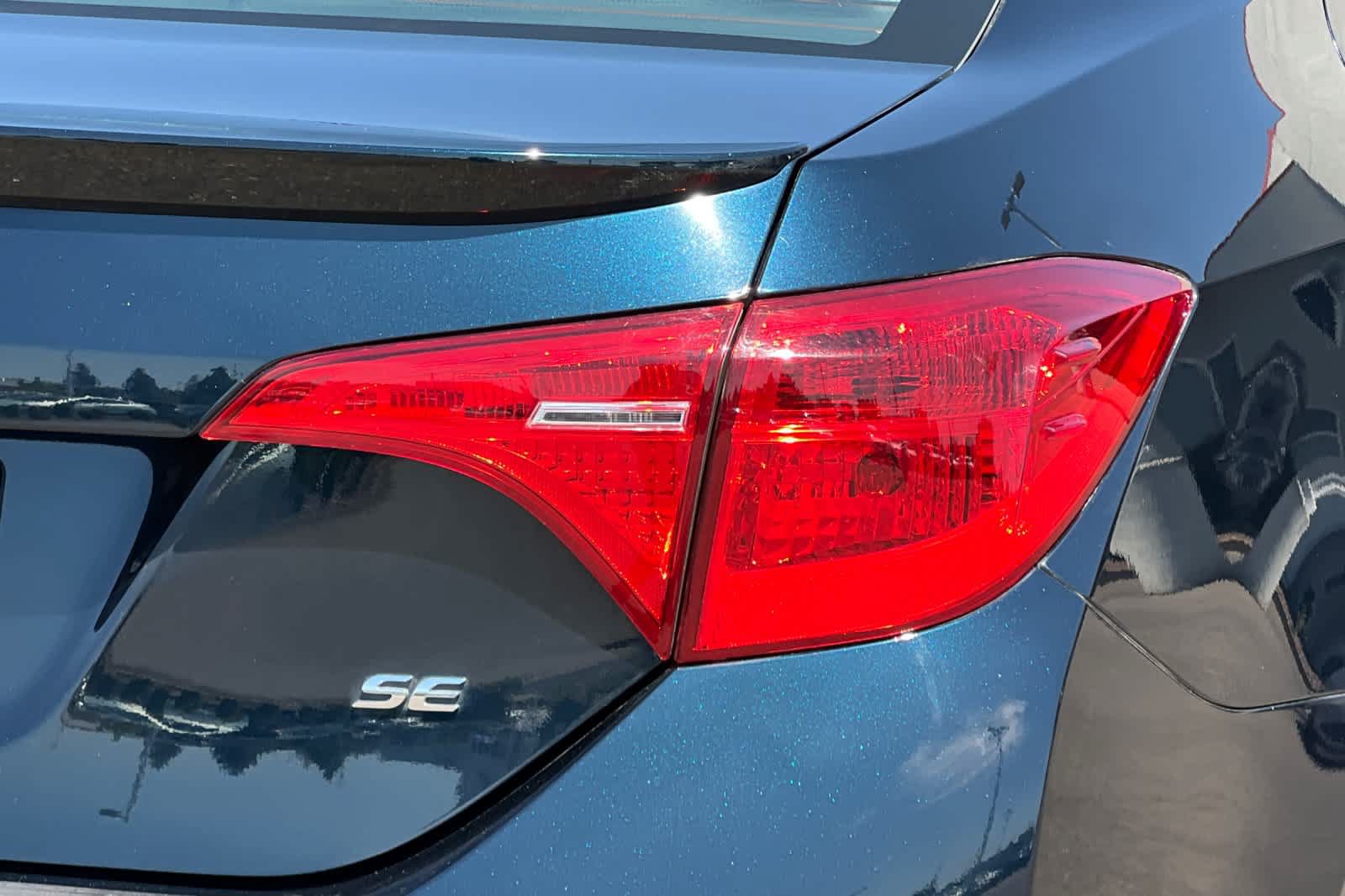 Certified 2018 Toyota Corolla SE w/ Carpet Mat Package (TMS) FWD image 29