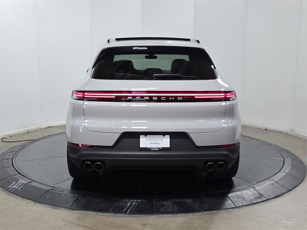 Certified 2025 Porsche Cayenne image 6