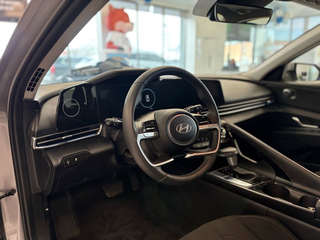 Used 2025 Hyundai Elantra SEL image 16