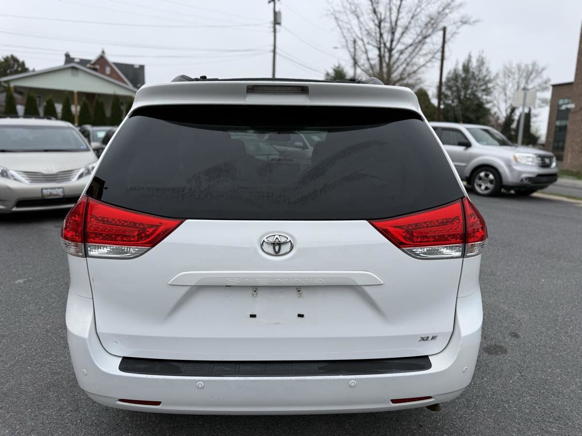 Used 2013 Toyota Sienna XLE image 6