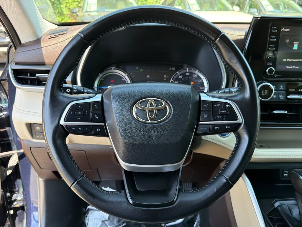 Used 2022 Toyota Highlander XLE AWD/4WD image 23