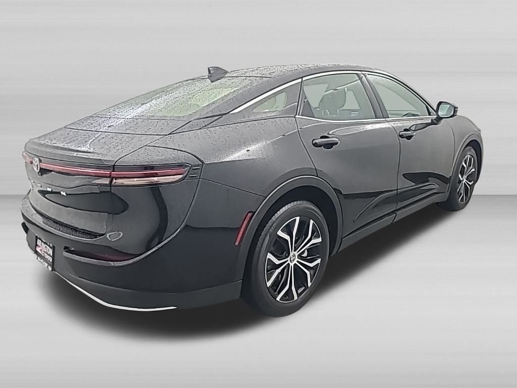 Used 2025 Toyota Crown XLE AWD/4WD image 5