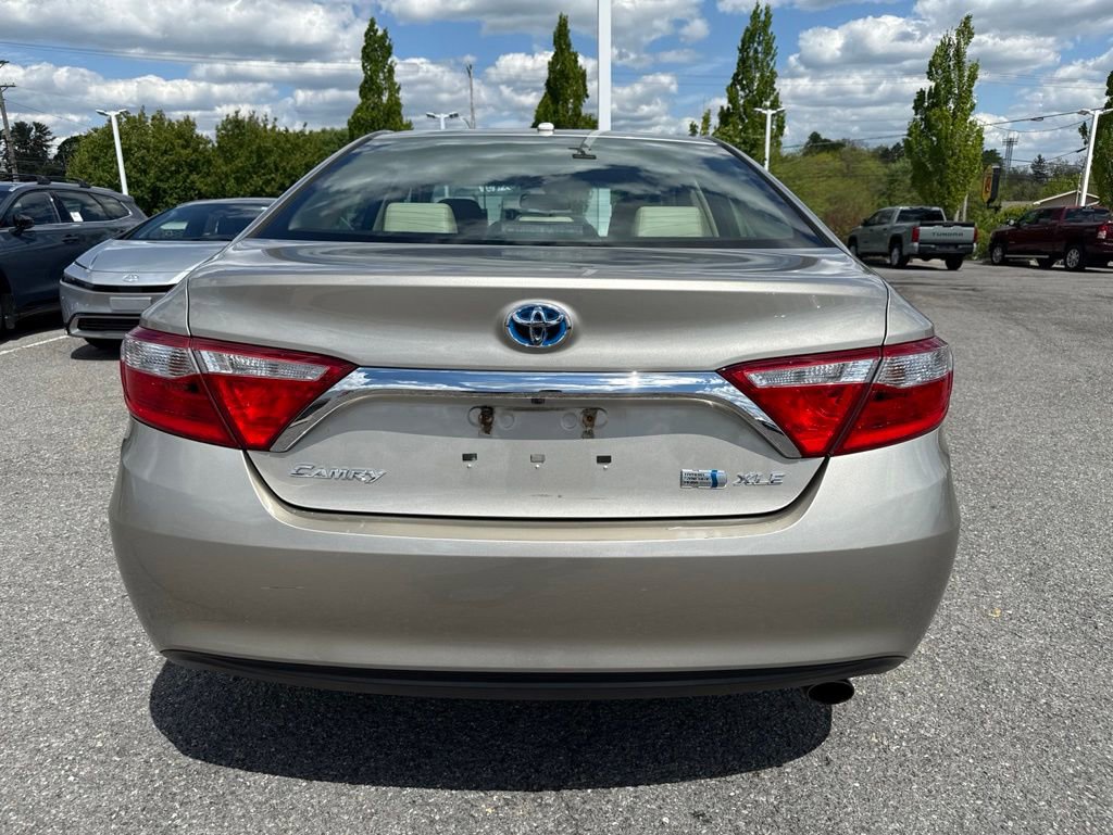 Used 2015 Toyota Camry XLE w/ Moonroof Package FWD image 3